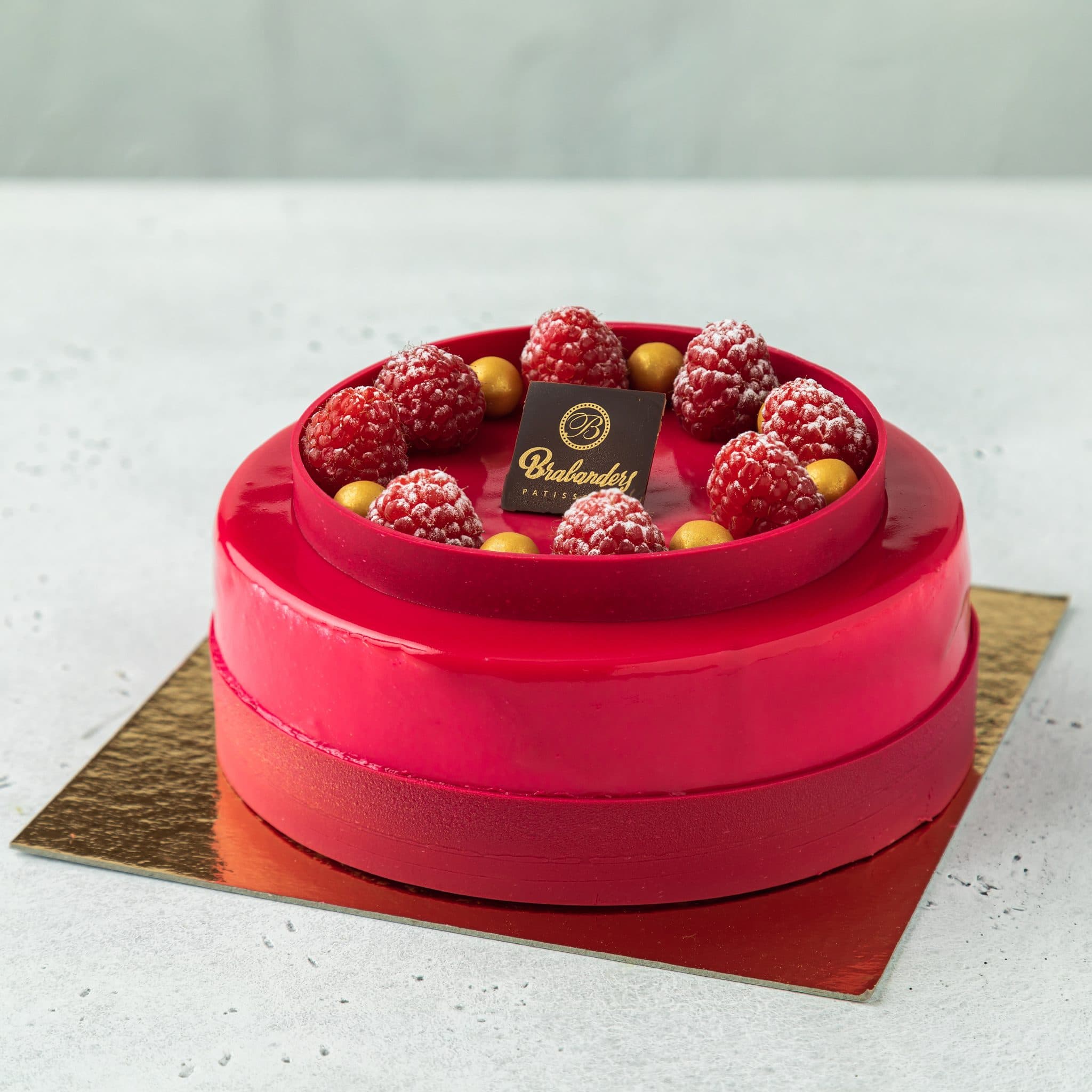 Roze frambozenbavarois met verse frambozen
