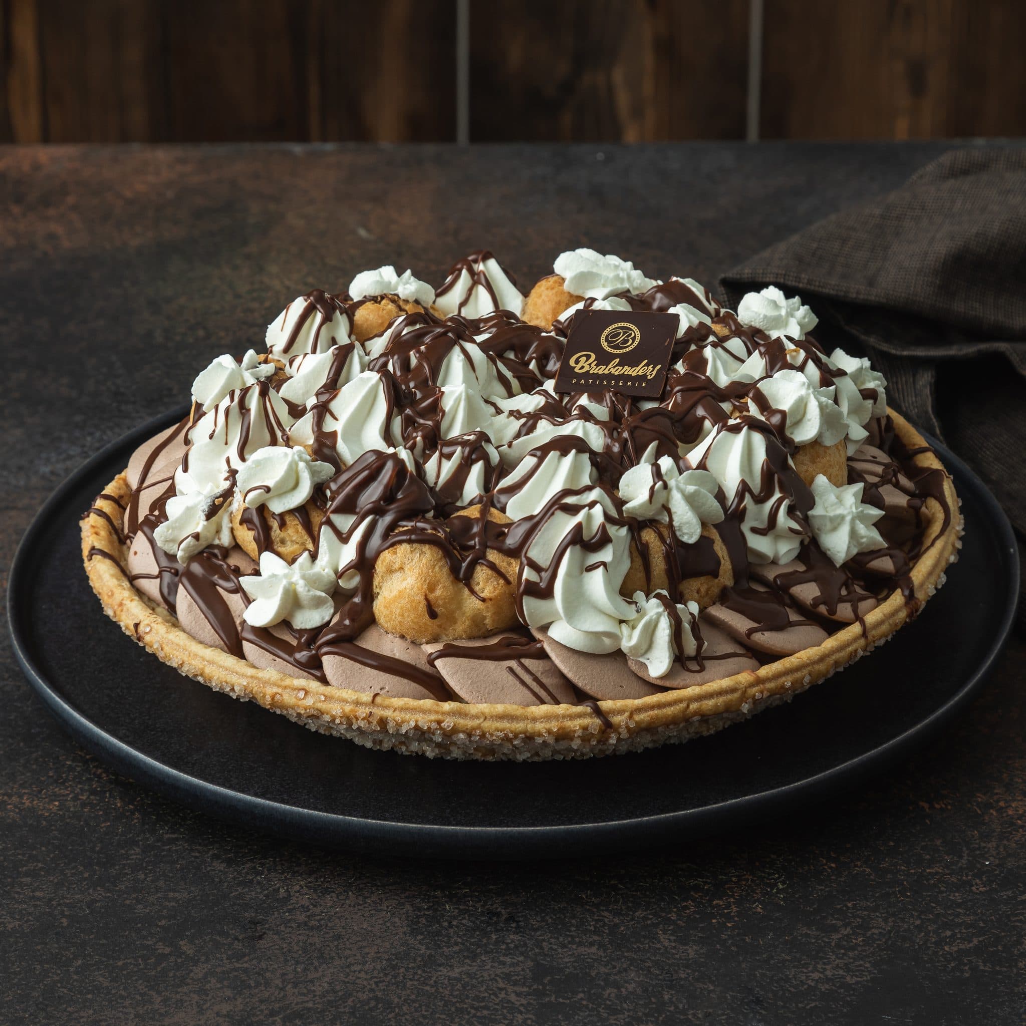 Mont-Blanc taart met soesjes en chocolade