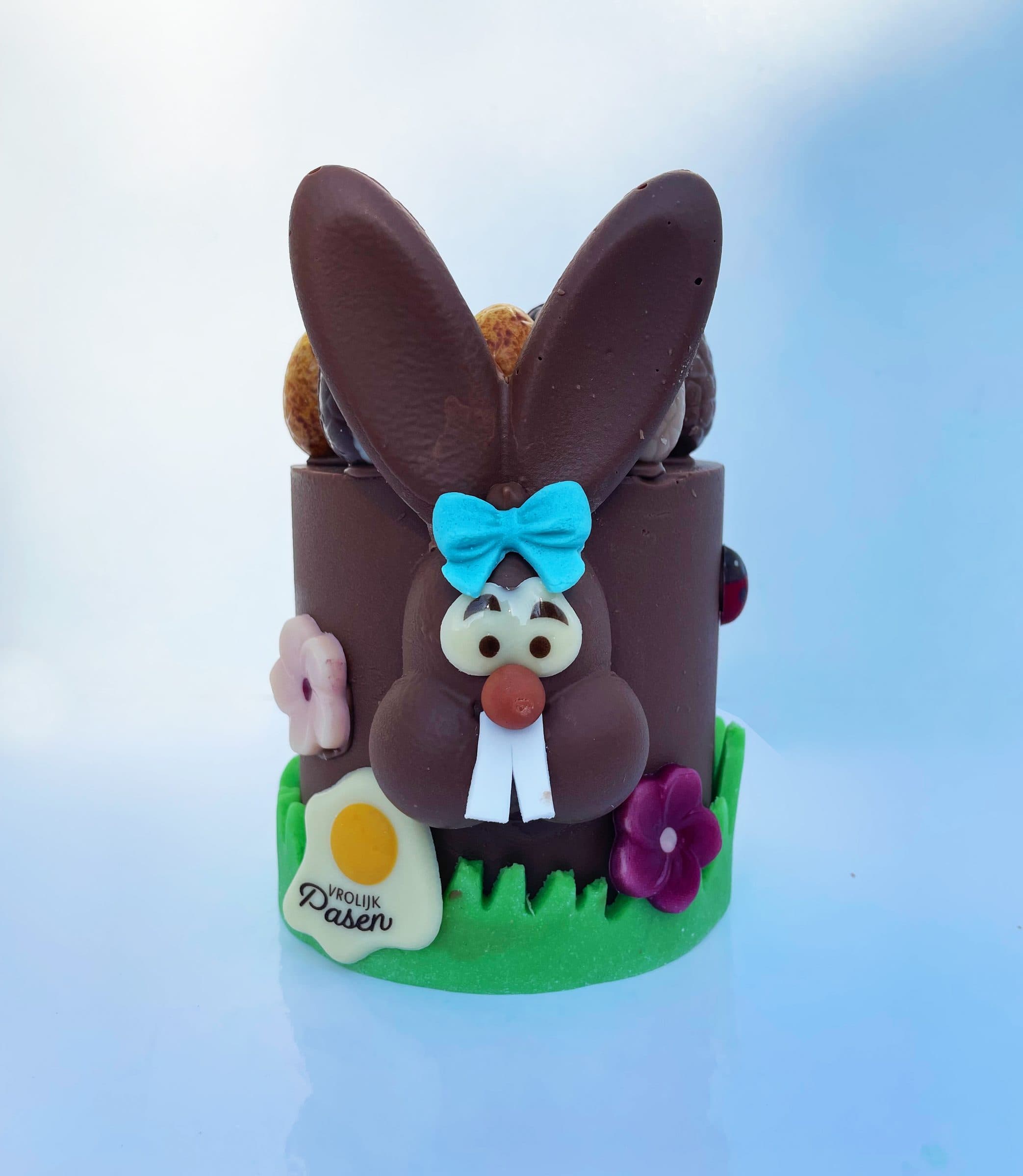 Chocolade konijn met paaseitjes