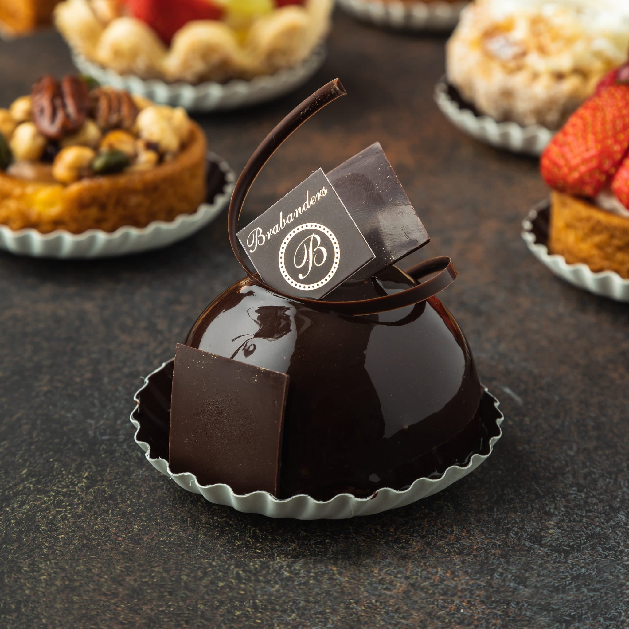 Glanzende bombe van chocolade