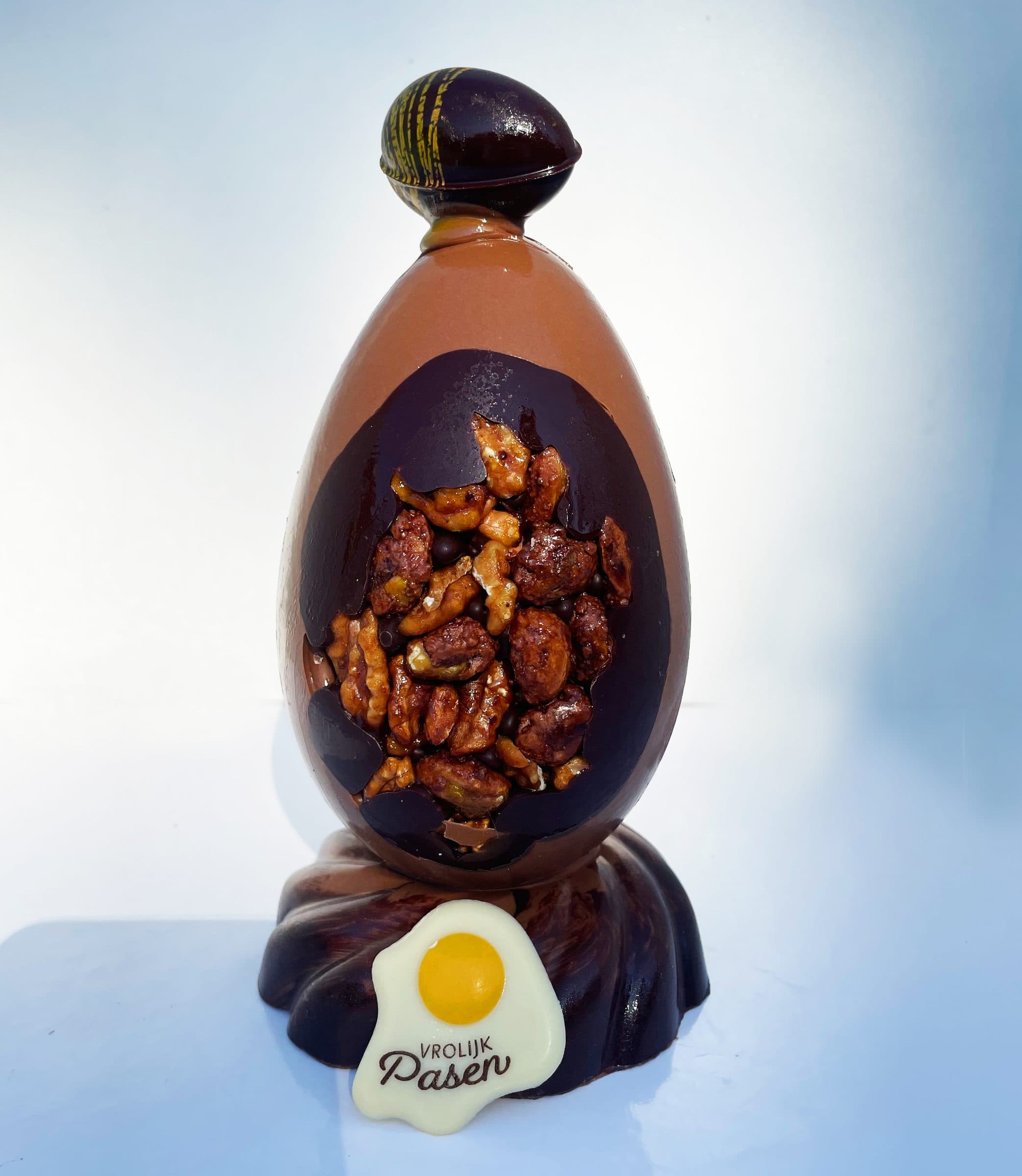 Chocolade ei met noten