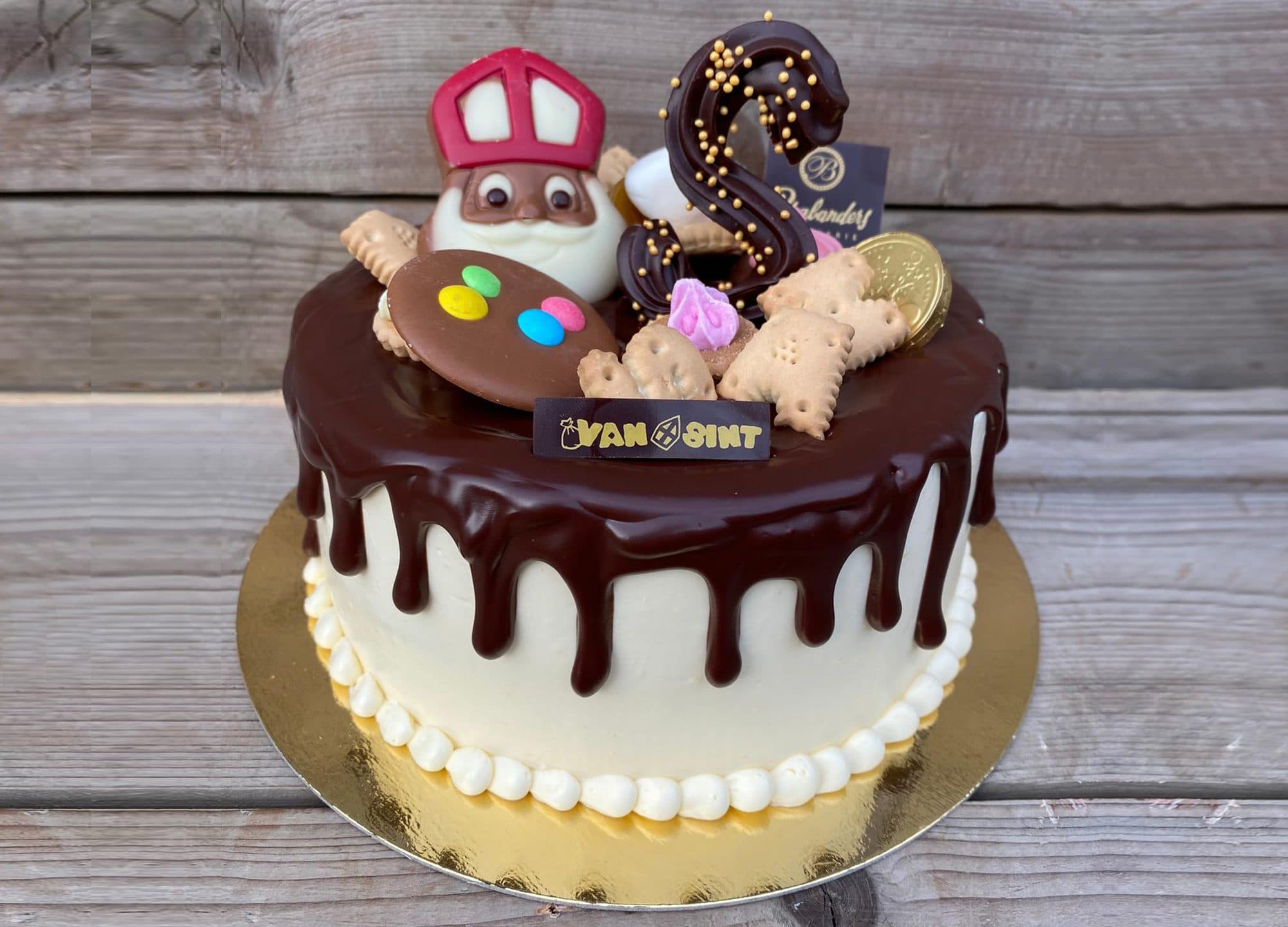 Sinterklaasgateau met ganache en snoep