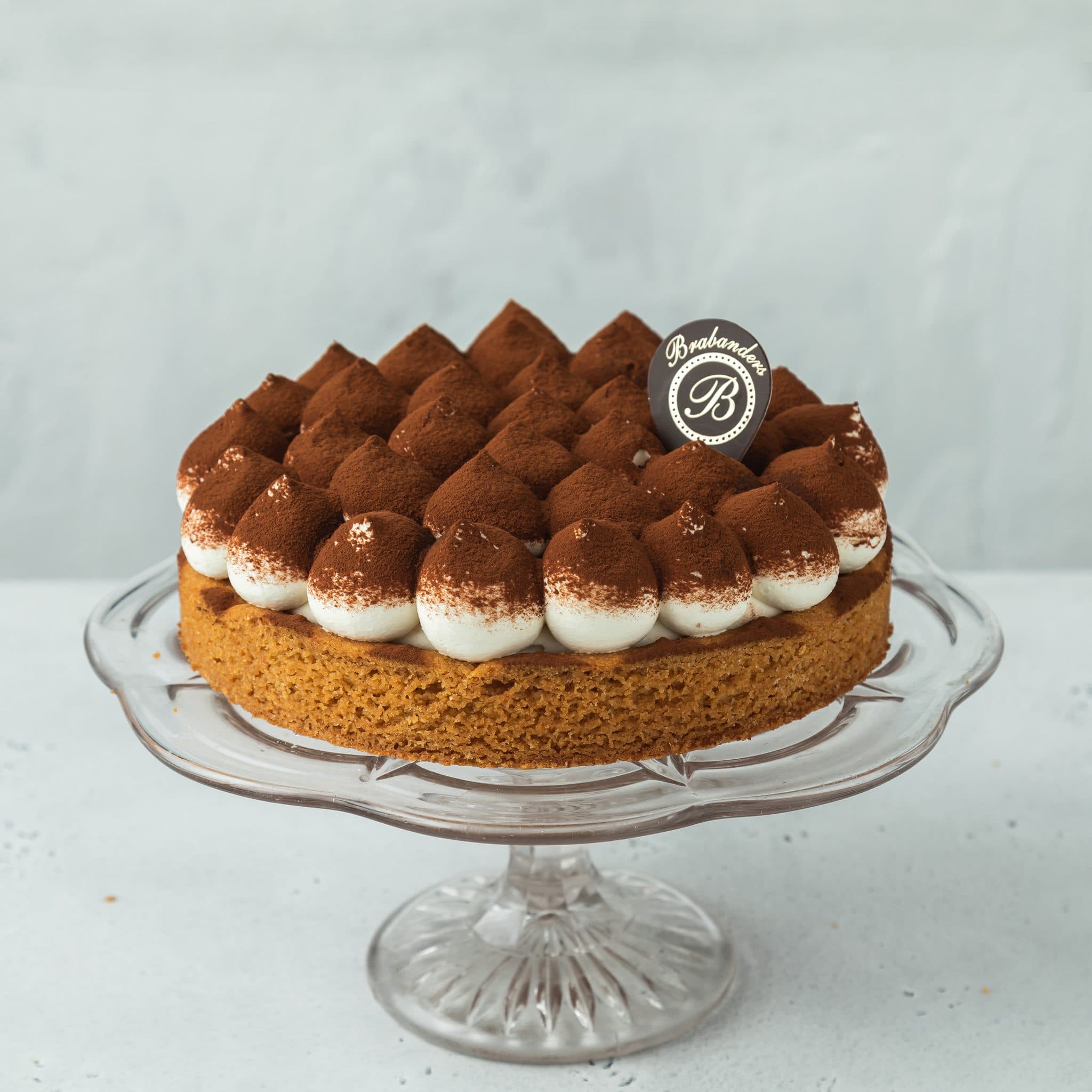 Tiramisutaart bestrooid met cacao