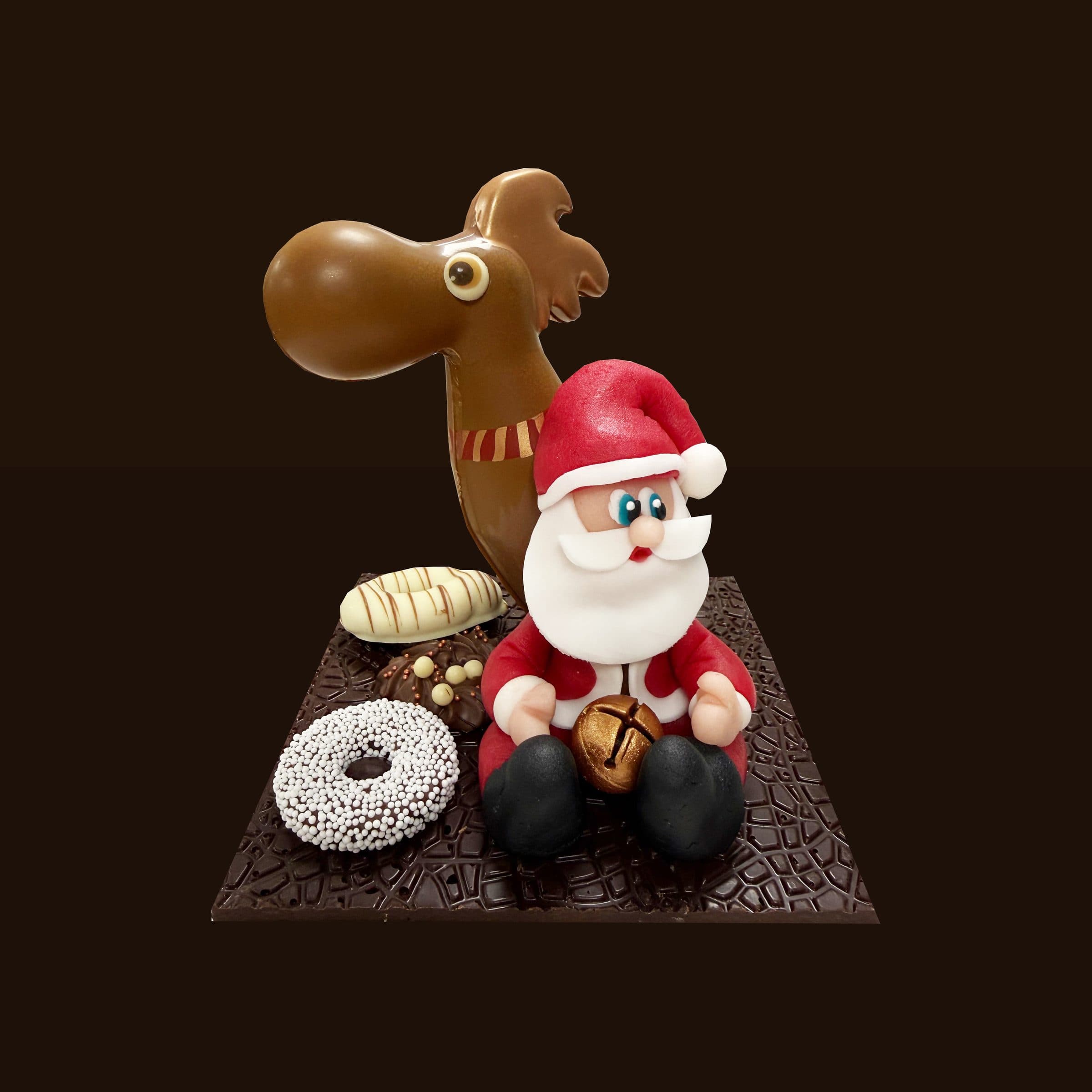 Eland in chocolade met kerstman in marsepein