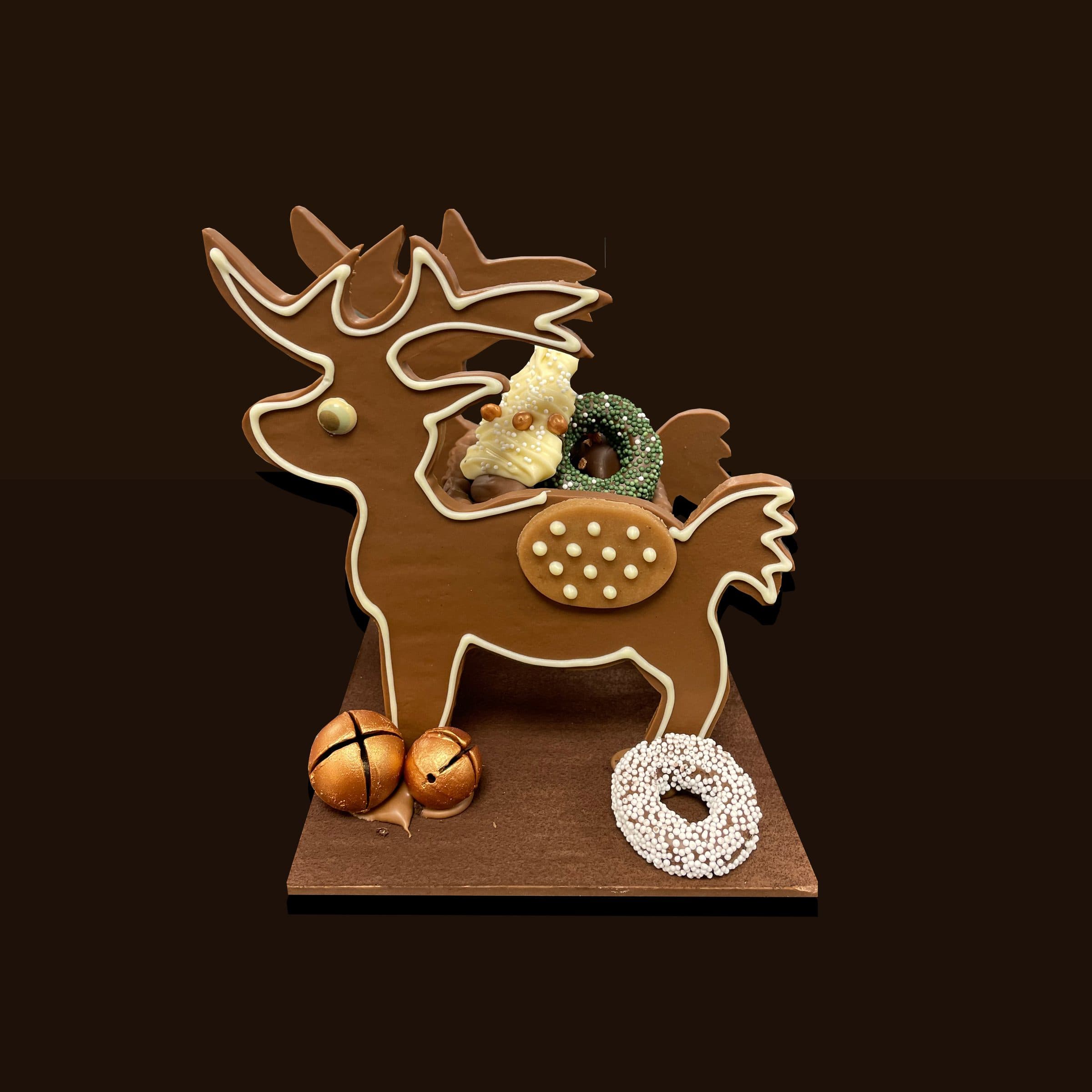 Hertje van melkchocolade gevuld met pralines